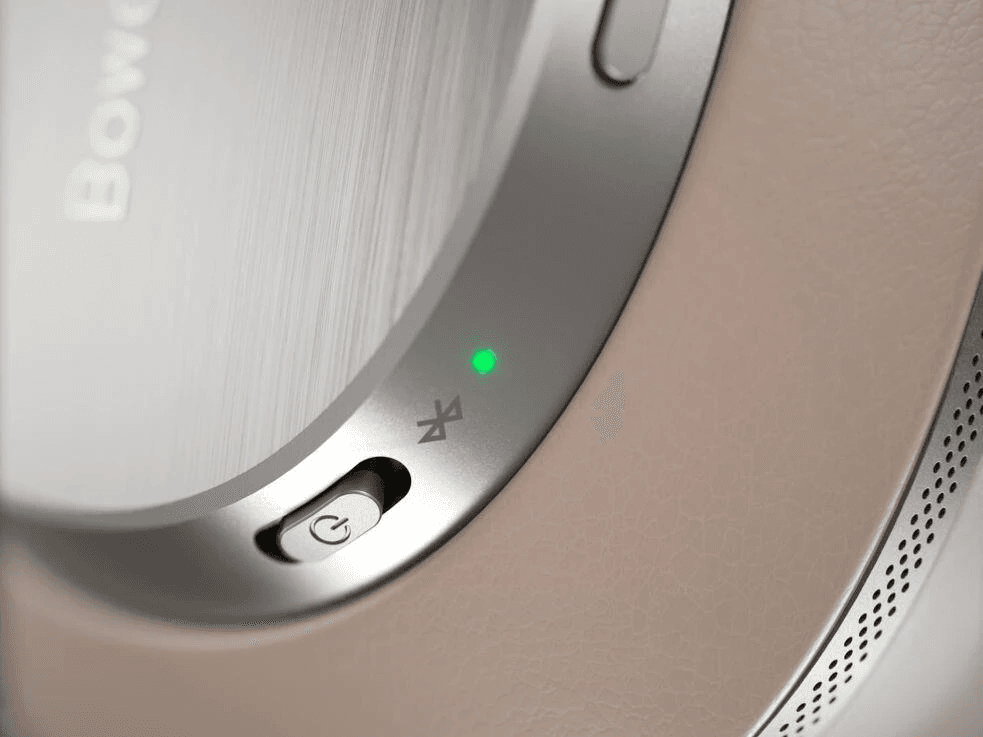 Bowers & Wilkins PX8 S2 beige