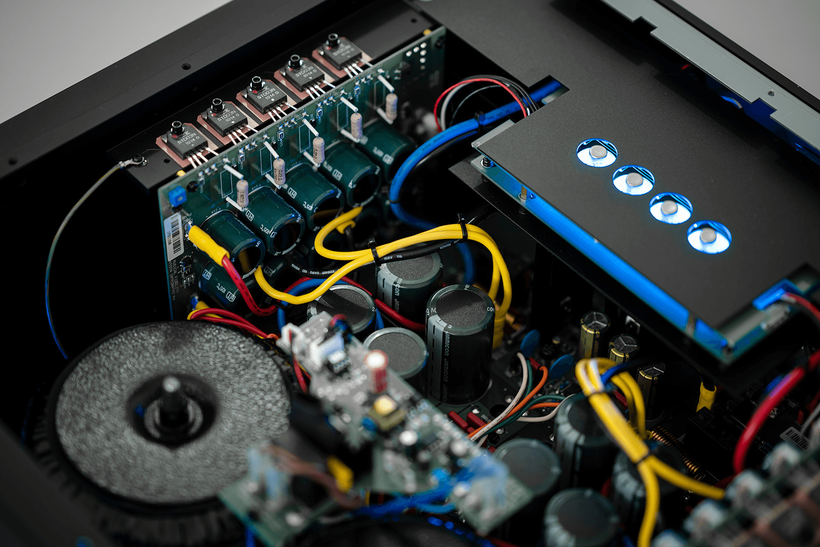 Musical Fidelity Nu-Vista 800.2 zilver VERSTERKER