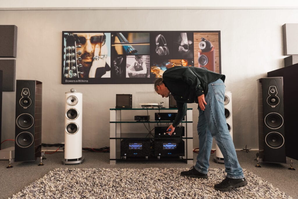 Audio High End afdeling bij Hifi Overgaauw, Sonus Faber Amati, Bowers en Wilkins 800 serie, Mc Intosh, Advance Paris en installatie service