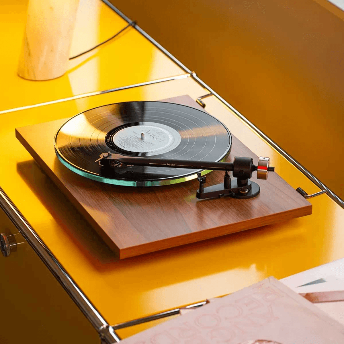 Pro-Ject T2 Wireless walnut platenspeler