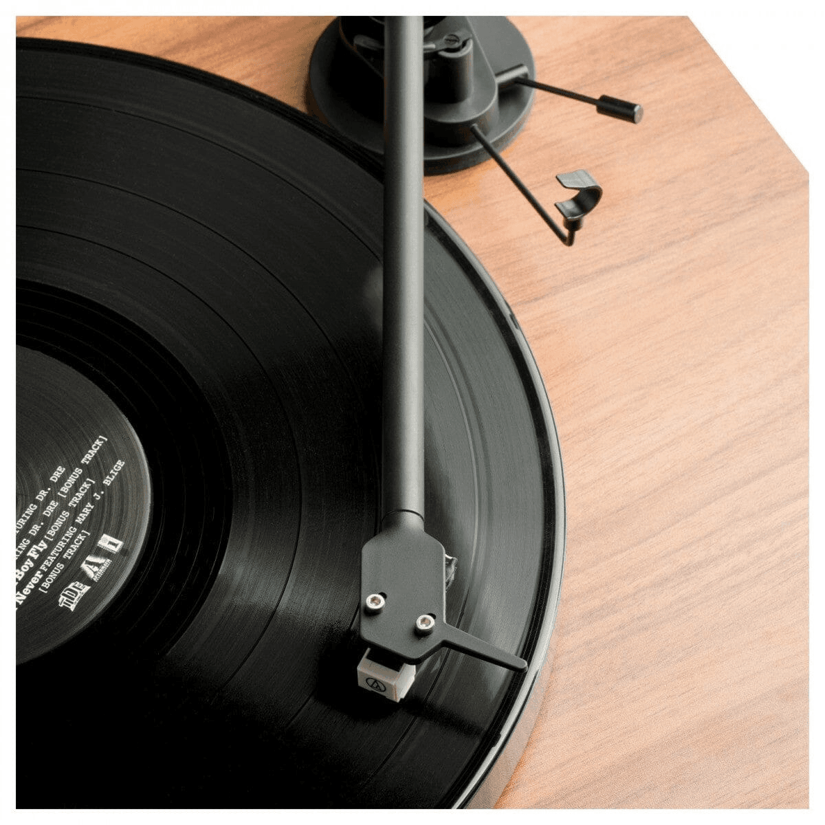 Pro-Ject E 1 walnoot platenspeler