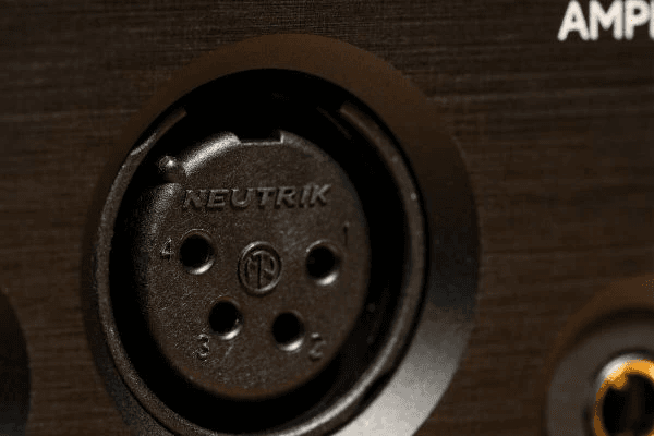 VIOLECTRIC HPA V222 HO0FDTELEFOON VERSTERKER